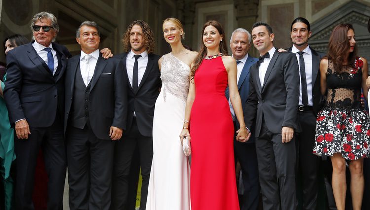 Joan Laporta, Carles Puyol, Vanesa Lorenzo, Nuria Cunillera, Xavi Hernández, José Manuel Pinto y Elena Gross en la boda de Víctor Valdés y Yolanda Cardona