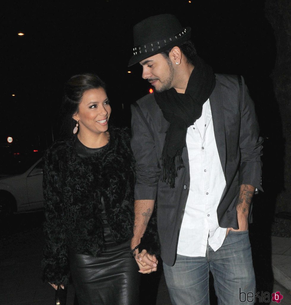 Eduardo Cruz y Eva Longoria paseando su amor