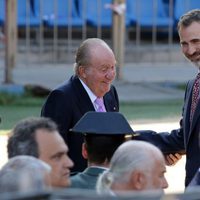 El Rey Juan Carlos y el Rey Felipe, muy cómplices en su despedida al Estadio Vicente Calderón