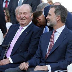 El Rey Juan Carlos y el Rey Felipe, emocionados en su despedida al Vicente Calderón