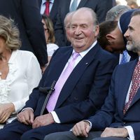 El Rey Juan Carlos y el Rey Felipe, emocionados en su despedida al Vicente Calderón