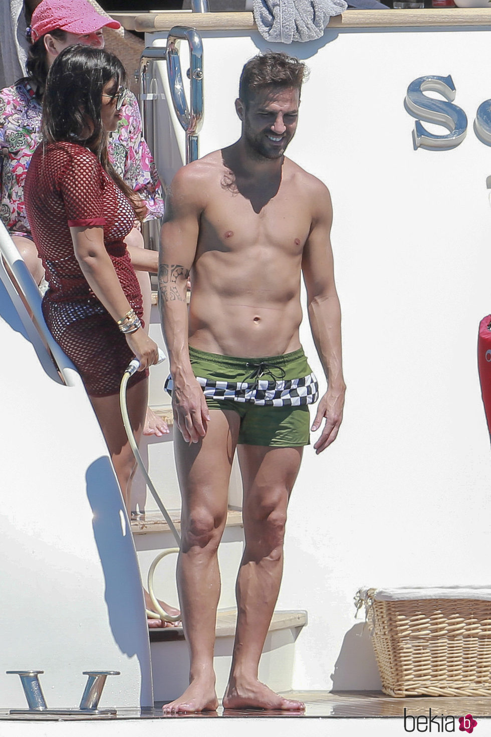 Cesc Fàbregas con el torso desnudo en Ibiza