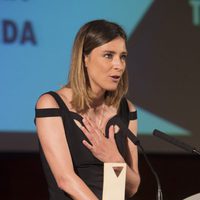 Sandra Barneda agradeciendo su Premio Triángulo Visibilidad