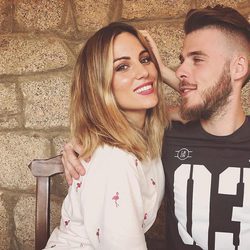 Edurne y David de Gea en actitud cariñosa