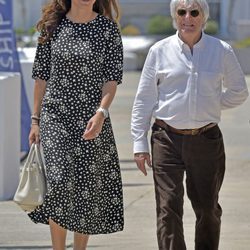 Bernie Ecclestone junto a Fabiana Flosi paseando por ibiza