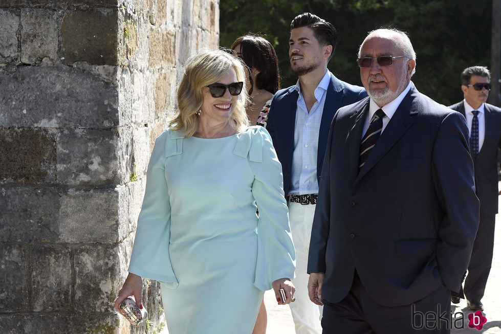 Elena Colodrón y Luis Manuel Echevarría en la Primera Comunión de Daniella Bustamante