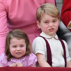 El Príncipe Jorge y la Princesa Carlota en la tradicional Trooping The Colour