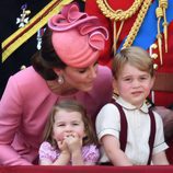 Kate Middleton muy atenta de sus hijos en la tradicional Trooping The Colour