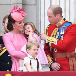 Los Duques de Cambridge con el Príncipe Jorge y la Princesa Carlota en la tradicional Trooping The Colour