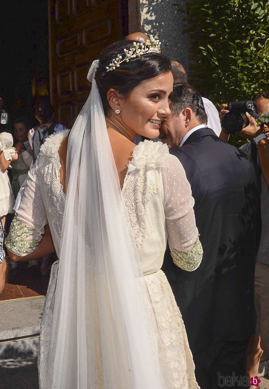 Macarena Rodríguez yendo al altar el día de su boda