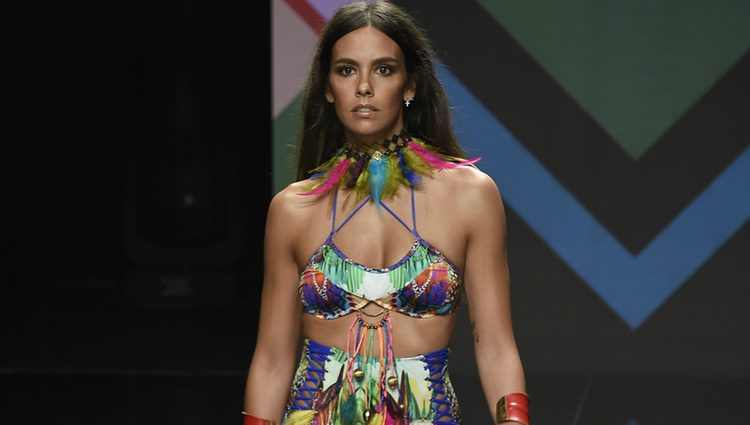 Cristina Pedroche desfilando en la pasarela de Moda Cálida de Gran Canaria