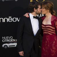 María Adánez y Nacho Medrano besándose en los Premios Yo Dona Internacional 2017