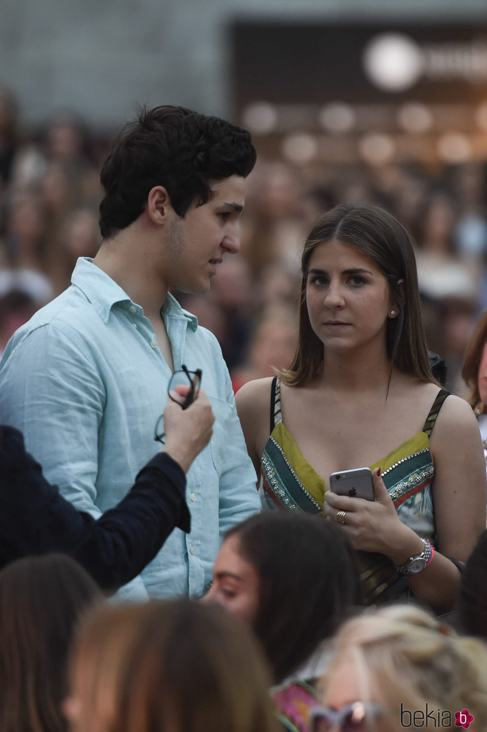 Froilán y Mar Torres-Fontes en el concierto de Taburete en un evento de moda