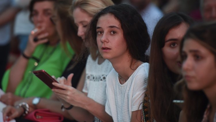 Victoria de Marichalar en el concierto de Taburete en un evento de moda