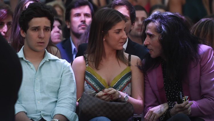 Froilán con su novia y Mario Vaquerizo en el concierto de Taburete en un evento de moda