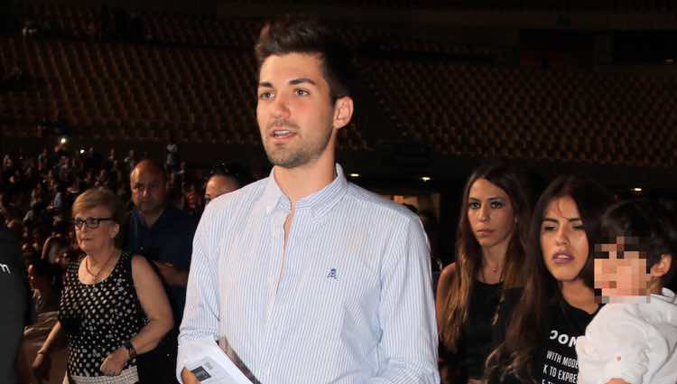 Chabelita con Alejandro Albalá y su hijo Alberto llegando al concierto de Isabel Pantoja en Sevilla