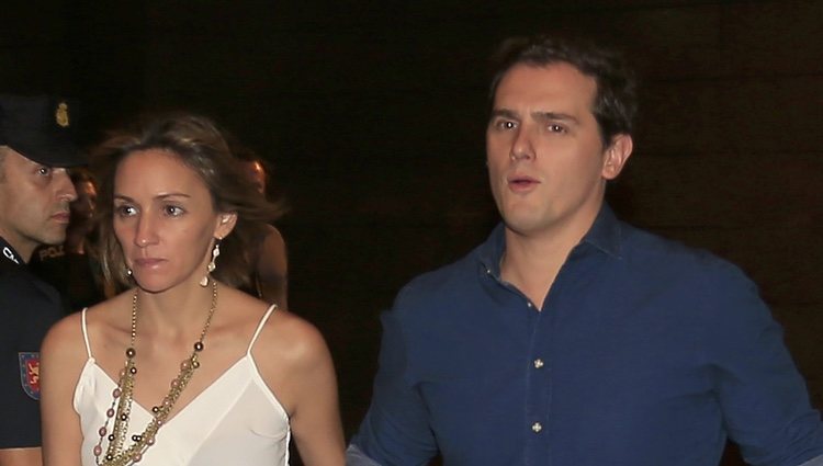 Albert Rivera y su novia Beatriz Tajuelo en el concierto 'Más es Más'