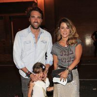 Elena Tablada con Javier Ungría y Ella Bisbal llegando al concierto de Alejandro Sanz 'Más es más' en Madrid