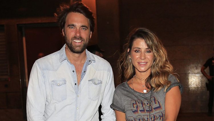 Elena Tablada con Javier Ungría y Ella Bisbal llegando al concierto de Alejandro Sanz 'Más es más' en Madrid