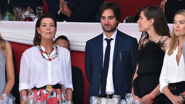 Carolina de Mónaco con Carlota Casiraghi y Dimitri Rassam en el concurso de saltos de Mónaco 2017