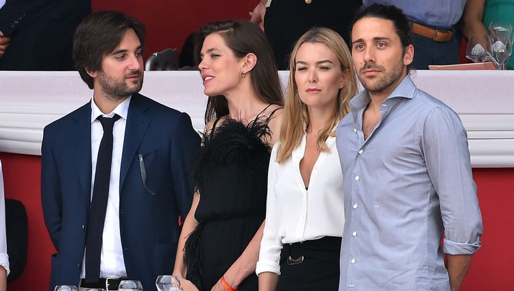 Carlota Casiraghi y Dimitri Rassam junto a Marta Ortega y Carlos Torretta en el concurso de saltos de Mónaco 2017