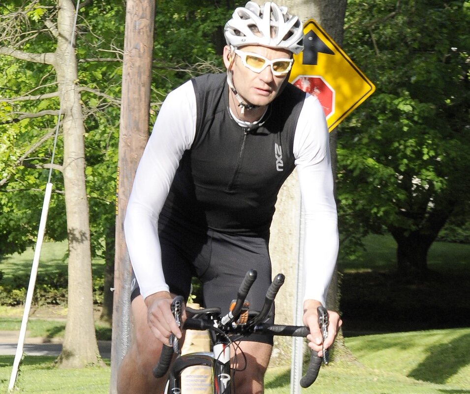 Iñaki Urdangarin montando en bicicleta