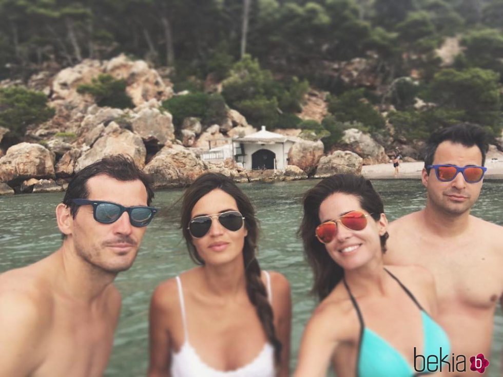 Iker Casillas, Sara Carbonero, Isabel Jiménez y Álex Cruz en Menorca