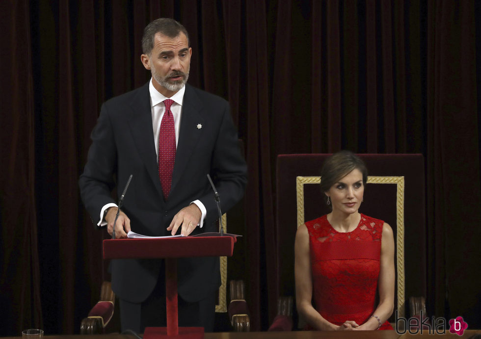 El Rey Felipe ofrece un discurso junto a la Reina Letizia en el acto del 40 aniversario de las primeras elecciones democráticas