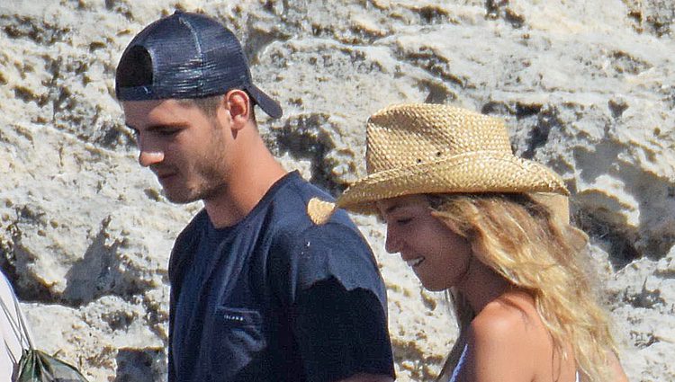 Álvaro Morata y Alice Campello de paseo por Formentera