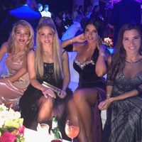 Vanesa Lorenzo, Shakira, Daniella Seeman y Nuria Cunillera en la boda de Messi y Antonella Roccuzzo