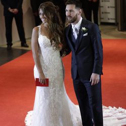 Leo Messi y Antonella Roccuzzo posando en su boda