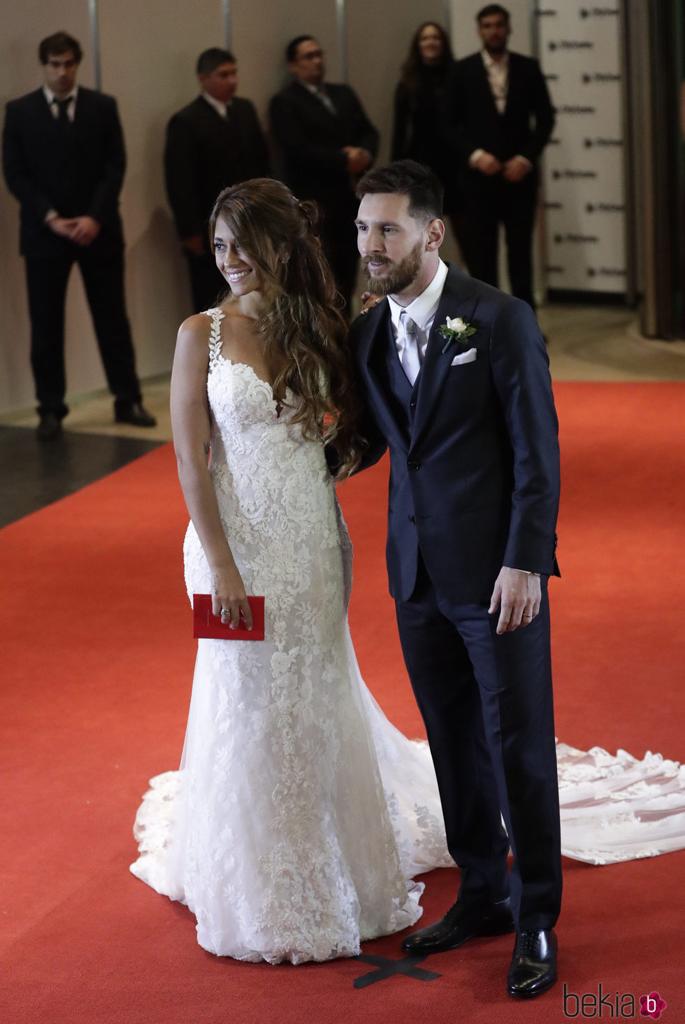 Leo Messi y Antonella Roccuzzo posando en su boda