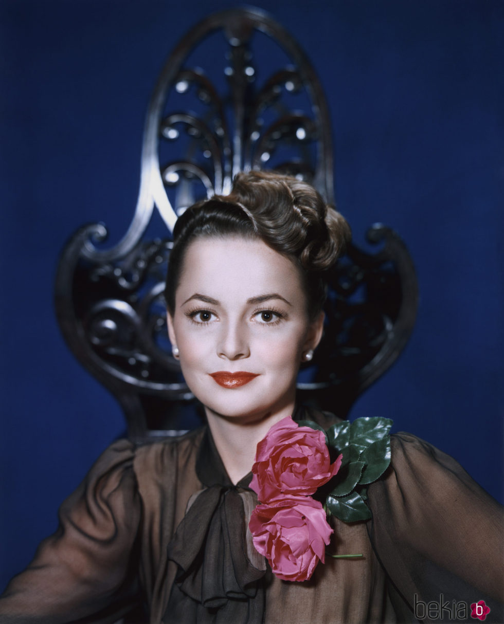 Olivia de Havilland posando tras rodar 'Lo que el viento se llevó'