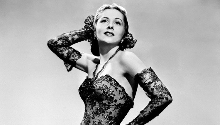 Joan Fontaine posando en el mejor momento de su carrera