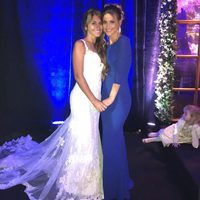 Antonella Roccuzzo con Elena Galera el día de su boda