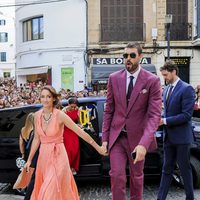 Marc Gasol con su mujer Cristina Blesa en la boda de Sergio Llul y Almudena Cánovas