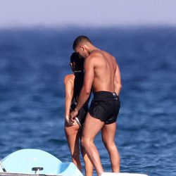 Kourtney Kardashian y Younes Bendjima en la localidad francesa de Saint-Tropez