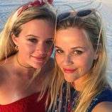 Reese Witherspoon celebra en la playa el 4 de julio