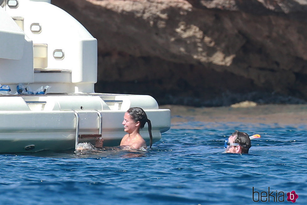 Michael Fassbender y Alicia Vikander disfrutando unos días en Formentera