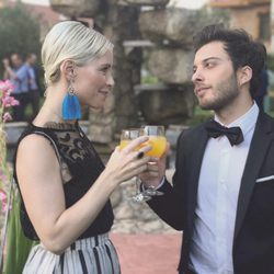 Blas Cantó y Soraya Arnelas brindan en una boda