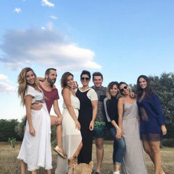 Natalia, Alejandro Parreño, Geno Machado, Rosa López, Manu Tenorio, Gisela, Chenoa y Nuria Fergó en un reencuentro rural de 'Operación Triunfo 1'