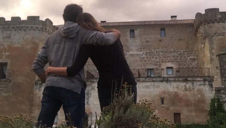 Cayetano Rivera y Eva González de escapada romántica al Castillo del Buen Amor