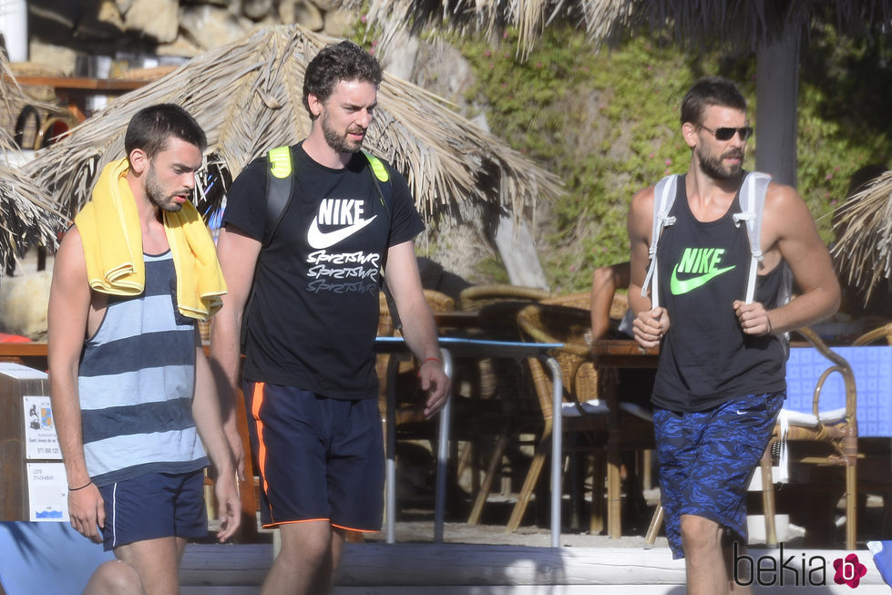 Adrià, Pau y Marc Gasol en Ibiza