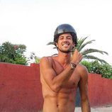 Jorge Brazalez, con casco y sin camiseta