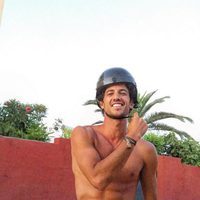 Jorge Brazalez, con casco y sin camiseta