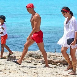 Cristiano Ronaldo, Georgina Rodríguez y Cristiano Ronaldo Junior en Formentera