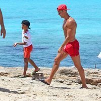 Cristiano Ronaldo, Georgina Rodríguez y Cristiano Ronaldo Junior en Formentera