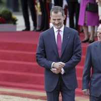 El Rey Felipe con el Duque de Edimburgo en la ceremonia de bienvenida por su Viaje de Estado a Reino Unido