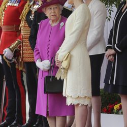 La Reina Isabel charla con la Reina Letizia en la ceremonia de bienvenida a los Reyes de España por su Viaje de Estado a Reino Unido