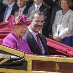 La Reina Isabel y el Rey Felipe en coche de caballos en Londres